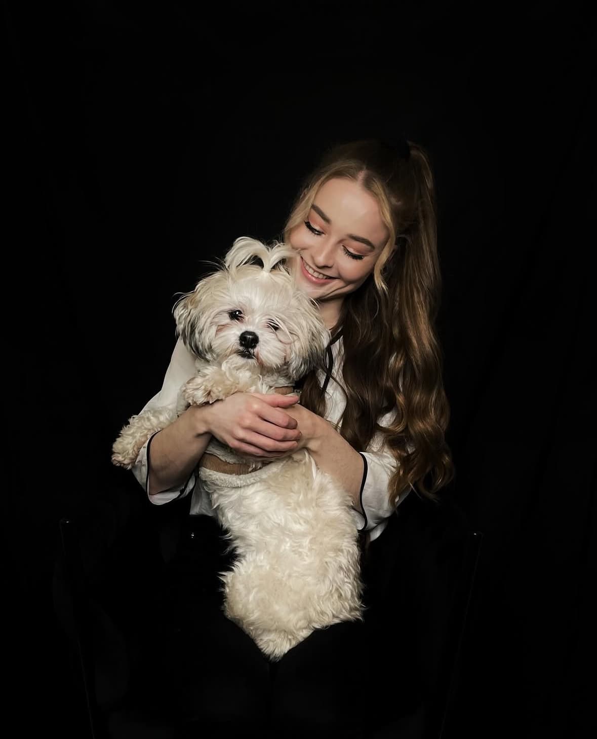 Jana Schnebel mit ihrem Hund